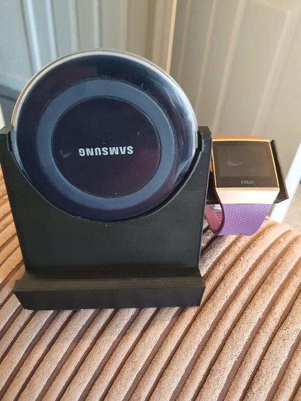 Qi and fitbit iconic dock