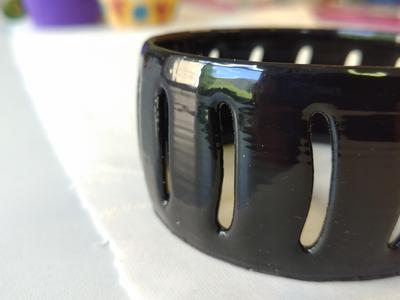 Bracelet with curved pattern