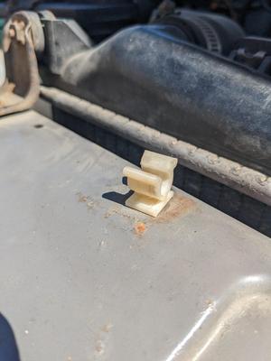 Hood Prop Clip for 1987 Nissan D21 Hardbody