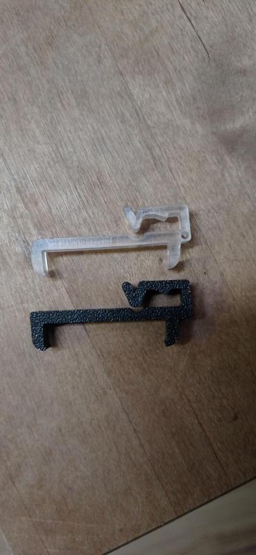 Příchytka krytu žaluzie