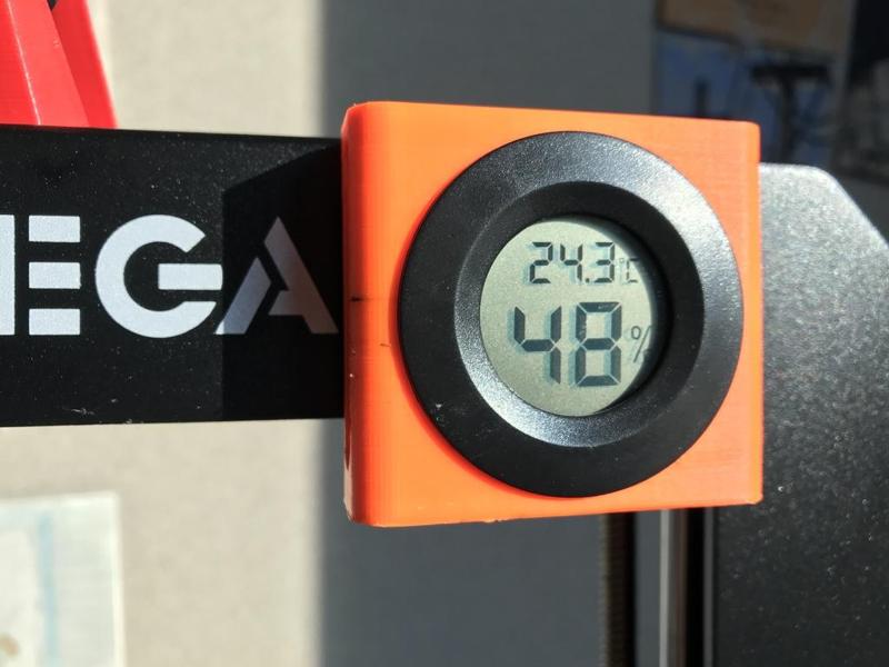 Magnetic mount for round LCD thermometer/hygrometer