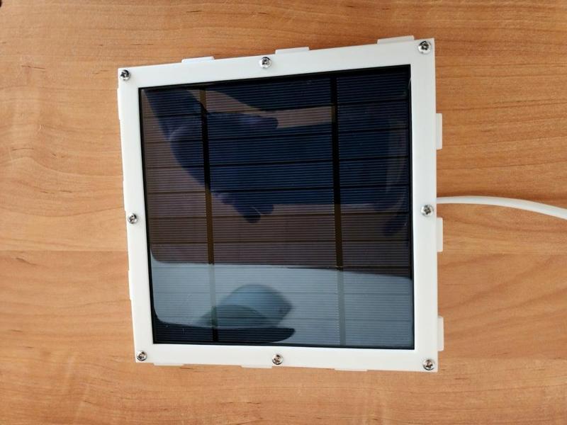 Boitier étanche pour plaque solaire