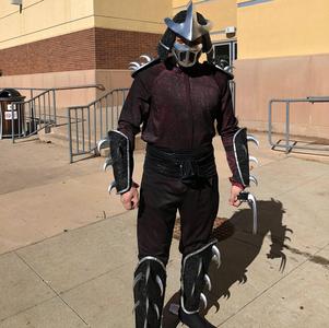 The Shredder TMNT 1990 blades and helmet