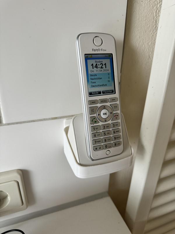 Wandhalterung für Fritz!Fon C4 und M2 mit Ladeschale