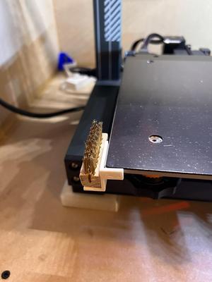 Brush support to clean up nozzle