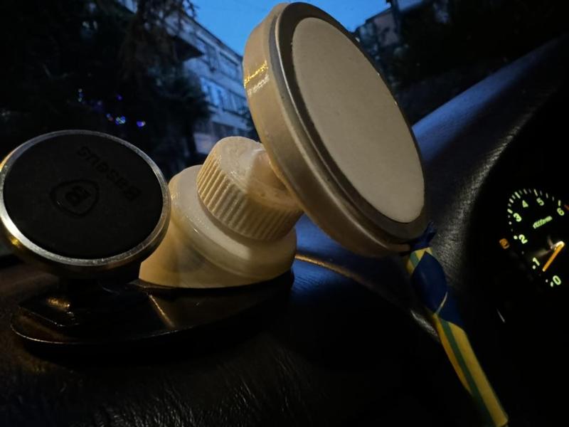 MagSafe car mount 45 degrees tilt