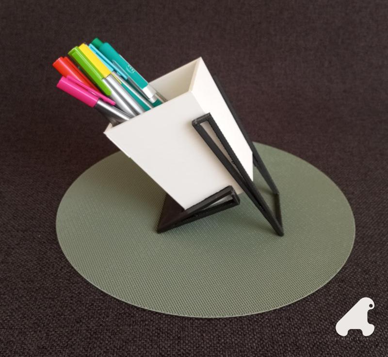 POT A CRAYONS CUBISME