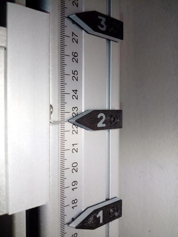 Sliding aiming mark for fiber laser