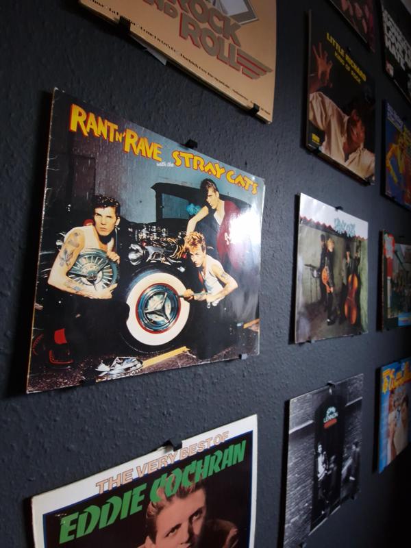 Vinyl Record Wall Mount with screws