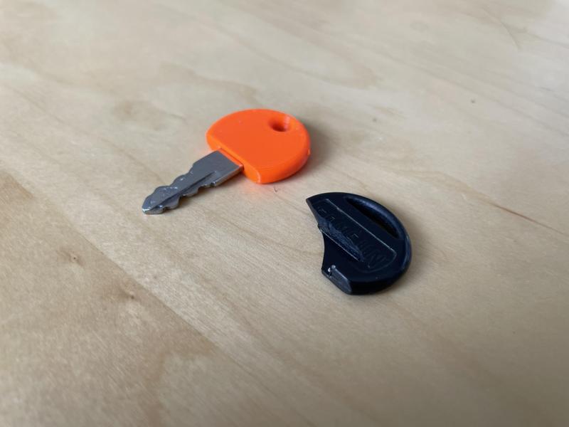 Post box key holder/Plastový úchyt klíčku od poštovní schránky