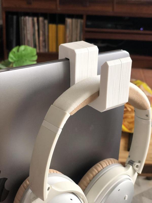 Headphone Clip Holder for MacBook Pro (vertical)
