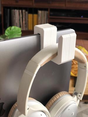 Headphone Clip Holder for MacBook Pro (vertical)