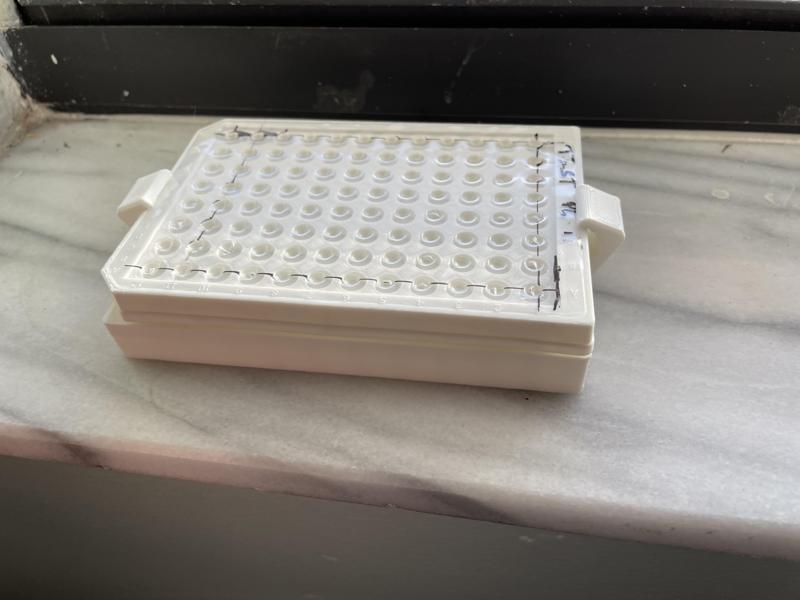 96 well PCR tray holder with clips
