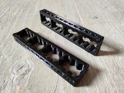 PC closed cable combs for sleeved cables