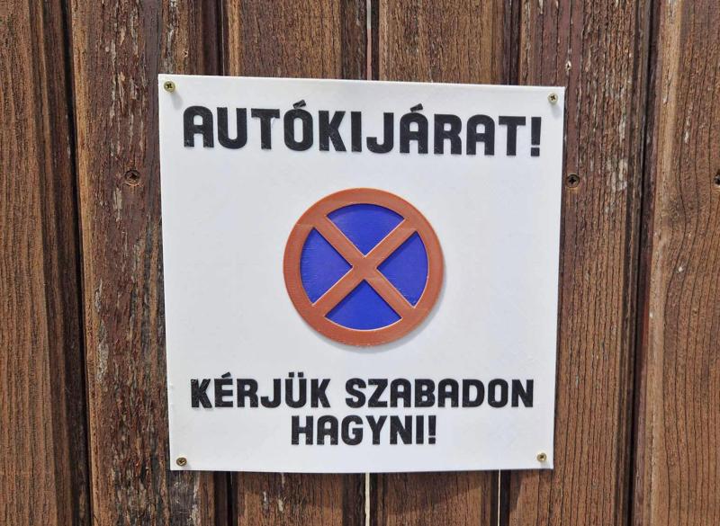Autókijárat (No Parking)