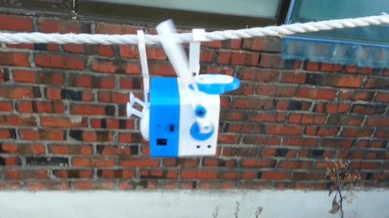 Rope Climbing Monkey Robot Controlled by Smartphone