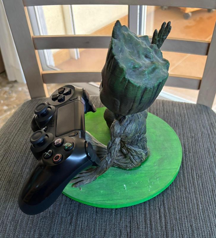 "Double PS4 Controller Stand Groot".