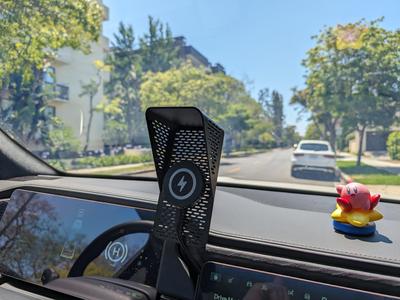 Sunshade for Pixel 8 on Ball-mounted Magsafe Charger