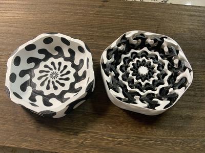 Bowl with gyroid pattern