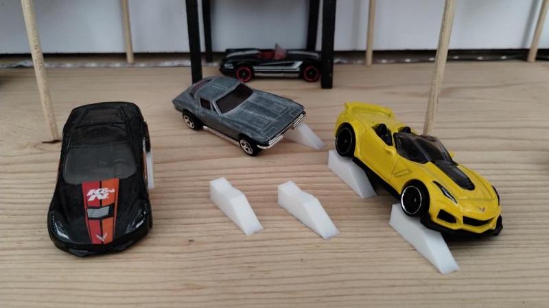 Simple Car Lifter 1:64 scale