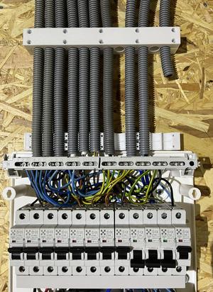 Holder for twelve 16mm flexible conduit tubes