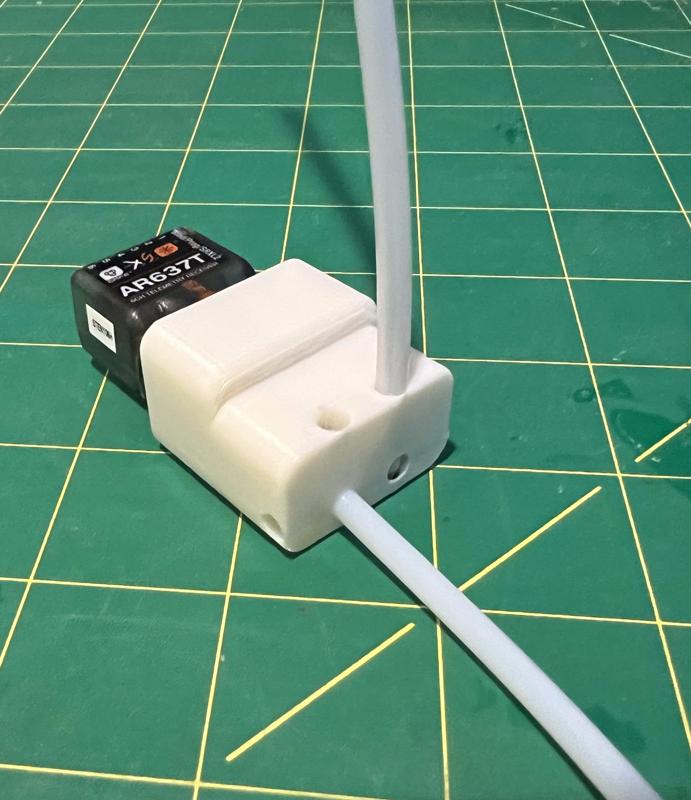 Spektrum AR637T Receiver Holder with Antenna Mount