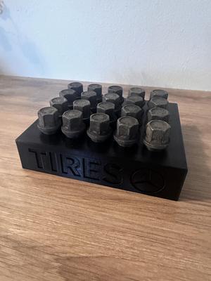 Wheel bolt storage