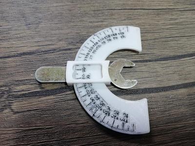 Eccentric Nut Wrench Protractor