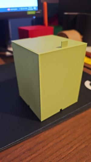 2X2 Gridfinity box with a lid