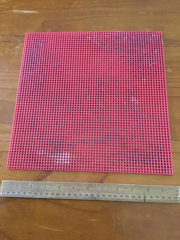 4mm square hole (300mm sieve)