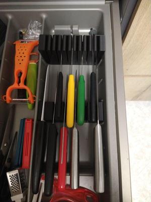 Knife organizer