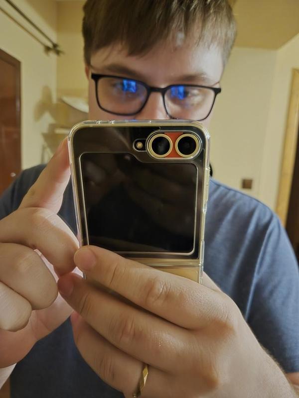 Z-flip 6 anti dust cam space