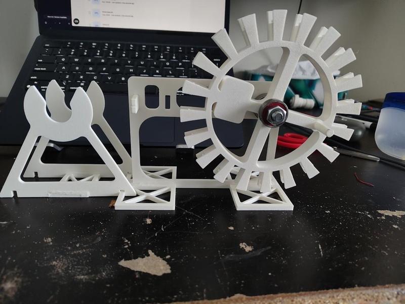 Serpentine coil winder