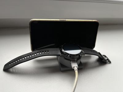 Nabíjecí stanice 2x telefon 1x Huawei Watch GT hodinky