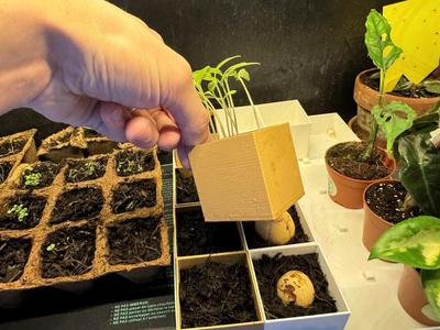 Modular square planting pots set with drainage and water tray for 20 units