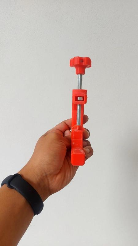 The C-clamp, prensa C