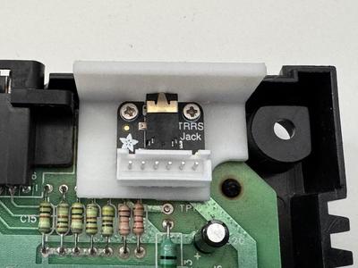 Atari 2600 jr., Adafruit TRRS Audio Jack, Composite Mod, Platinenhalter, ohne Bohren