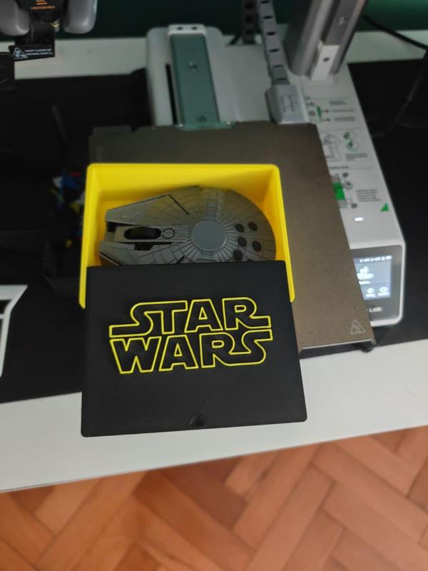 Box + lid with star wars logo for wireless mouse