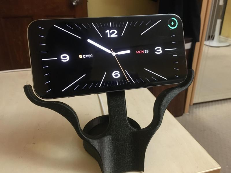 iPhone 16 Pro Max MagSafe Charger Dock