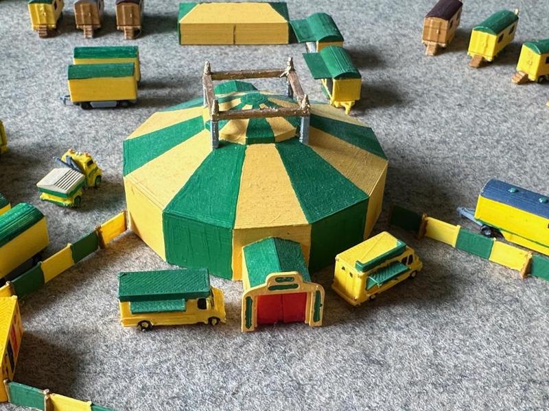 Circus - Small circus tent  (z-scale)