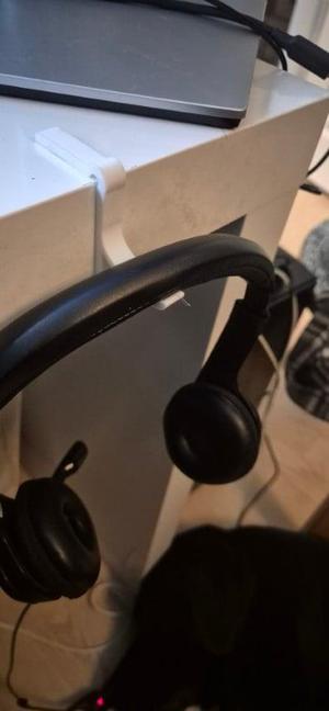 Headset holder for 50mm desktop