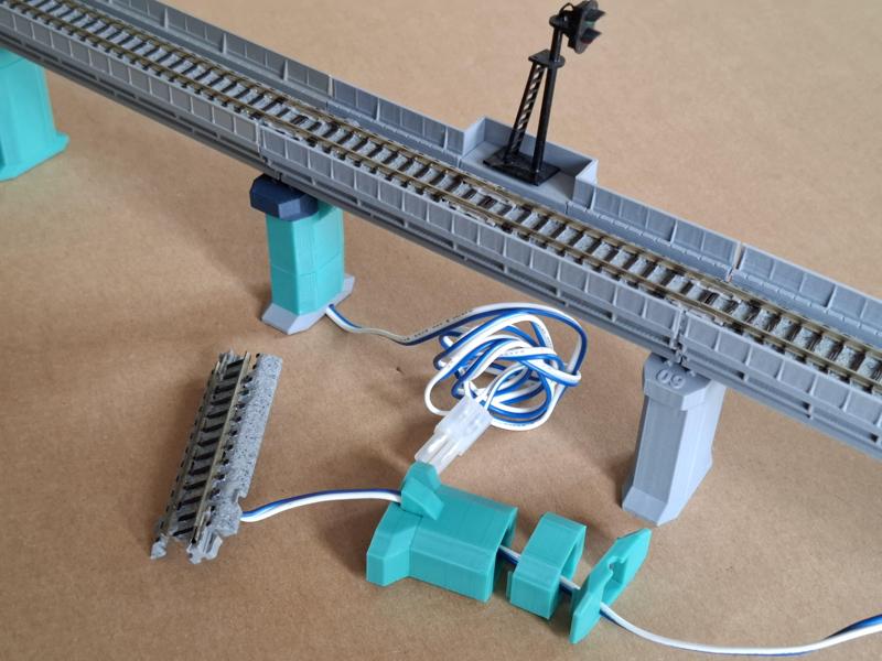 Adaptable piers with cable routing for DIY-Viaducts