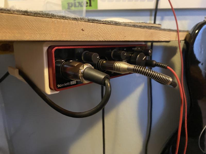 Focusrite Scarlett 2i2 Under Desk Mount