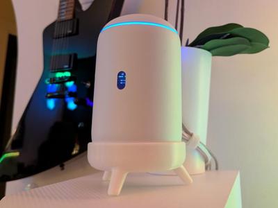 Elegant stand for Ubiquiti UDM/UDR/UDR7