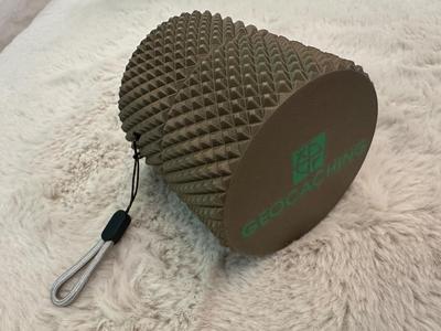 Geocache threaded container