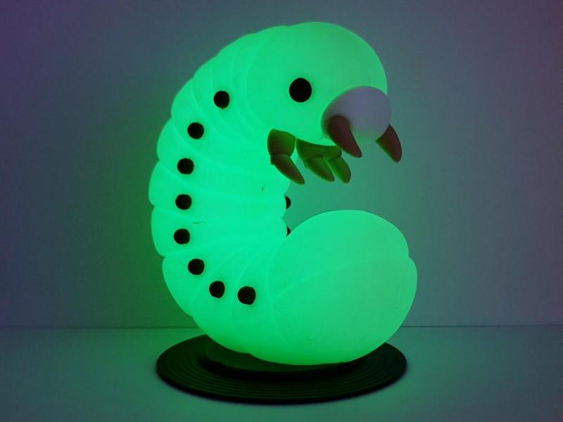 Giant Grub – Glowing Creepy Crawler