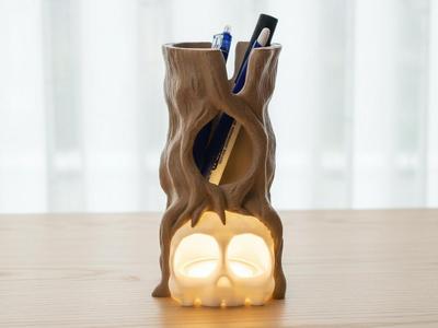 Eerie Halloween Skull Lamp – Pen & Candy Holder