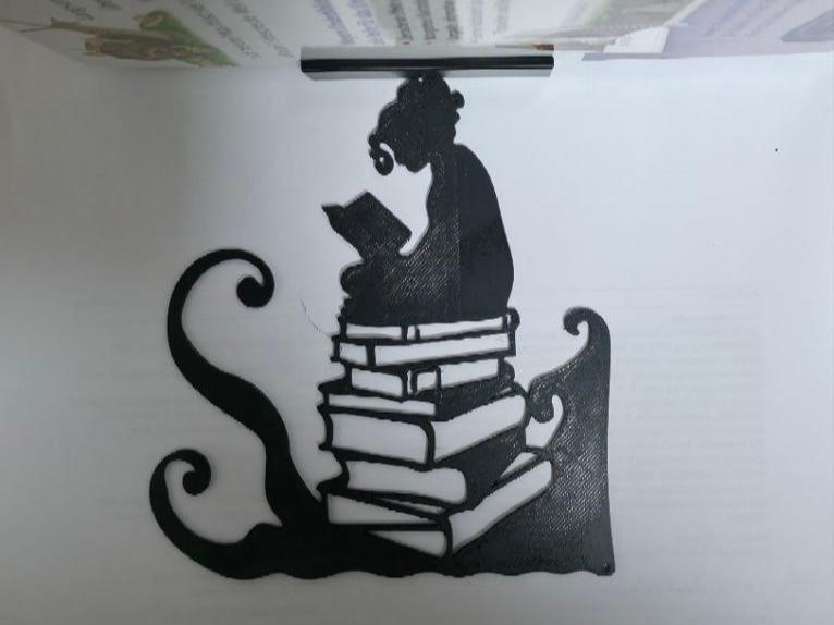 Girl for the invisible book support 