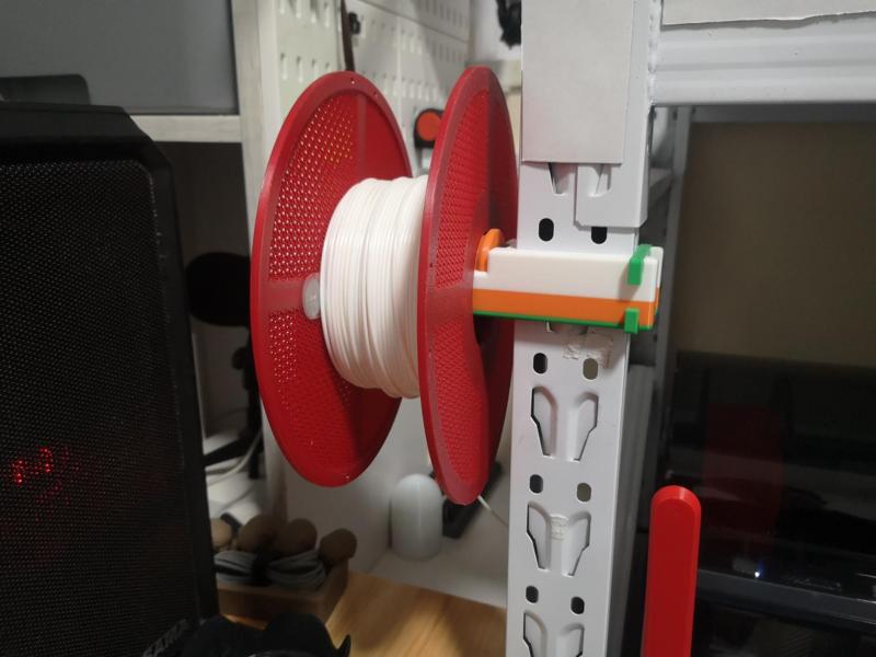 External spool holder for shelf