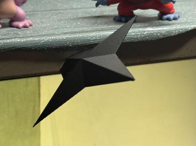 Naruto shurikens and kunai